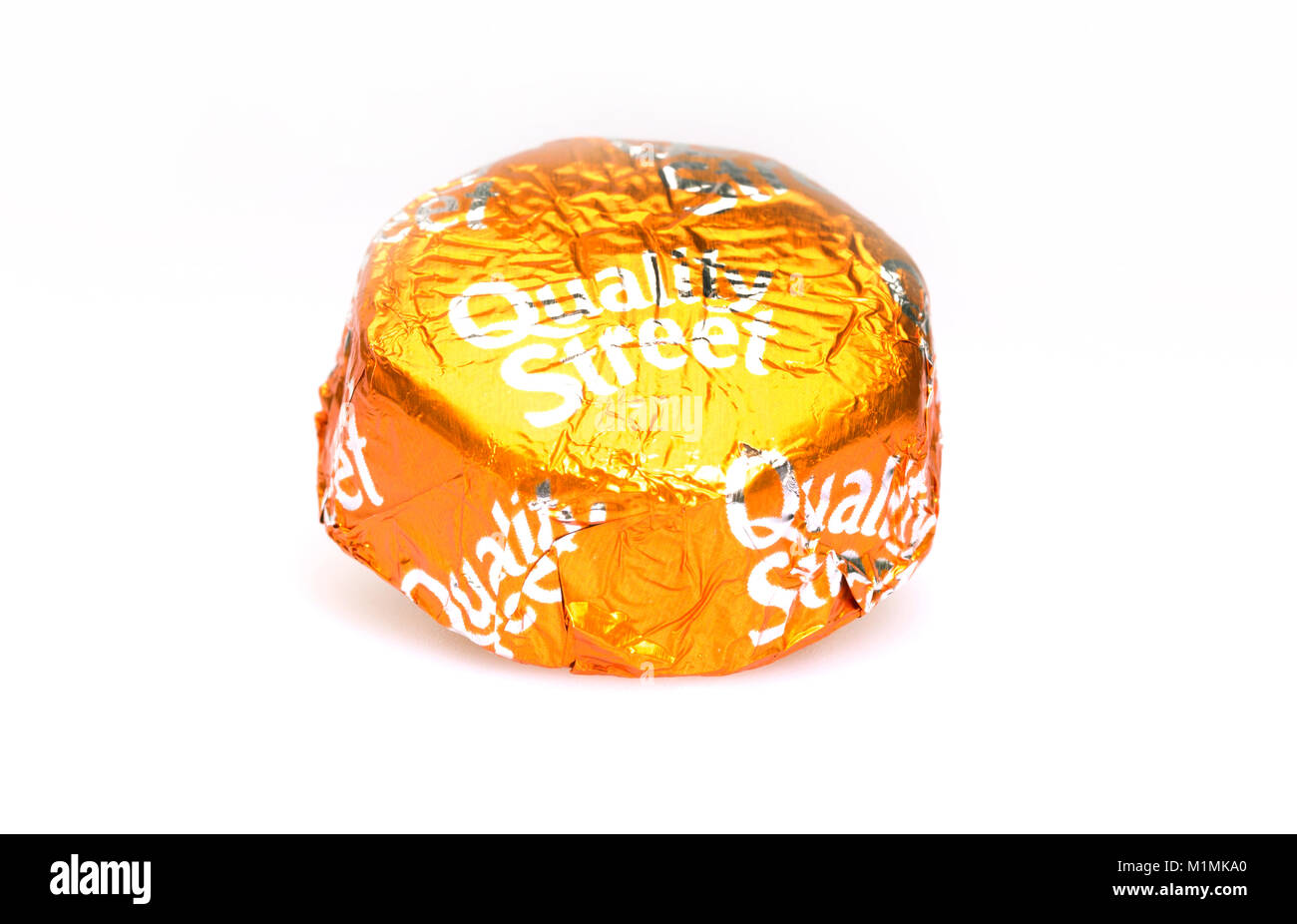 Orange crunch cioccolato di qualità di cioccolato di strada su sfondo bianco Foto Stock