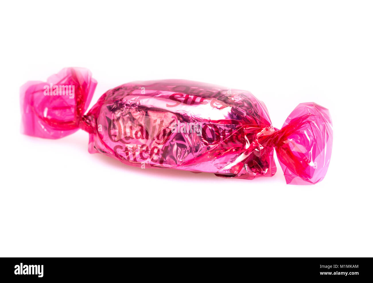 Fudge qualità di cioccolato di strada su sfondo bianco Foto Stock