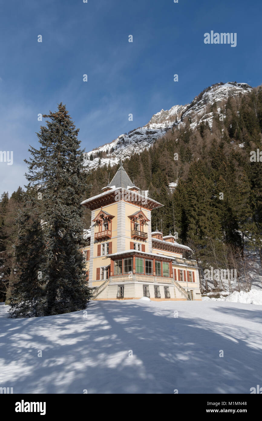Villa Margherita nel XIX secolo, oggi gli uffici di Gressoney Town Hall, Valle d'Aosta, Italia Foto Stock