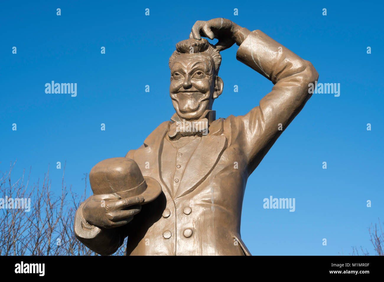 Statua commemorativa di Stan Laurel in piazza Dockwray (Laurel Park), North Shields, North East England, Regno Unito Foto Stock