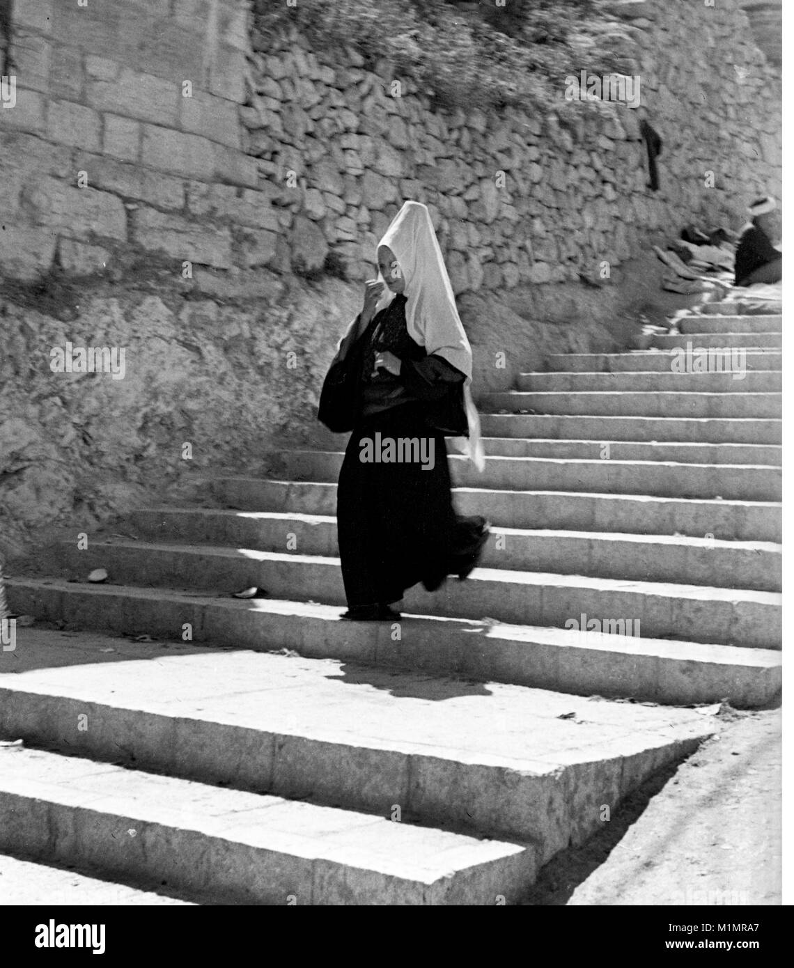 Donna musulmana Shatweh indossare copricapo in Palestina 1940 Foto Stock