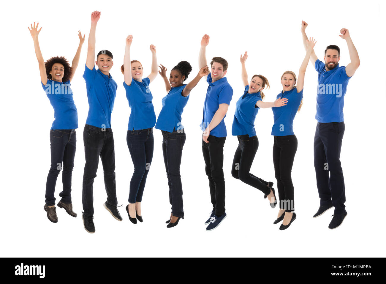Gruppo di portieri alzando le braccia davanti a uno sfondo bianco Foto Stock