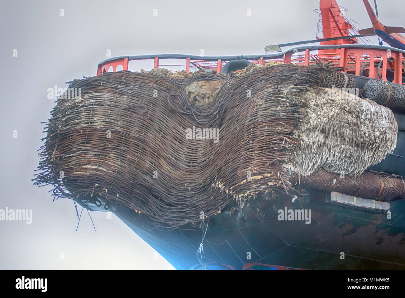 Specifiche di poppa iceboat. Icebreaker ha spaccato di poppa che si inserisce il naso del vaso durante il rompighiaccio, sistema fendering Foto Stock