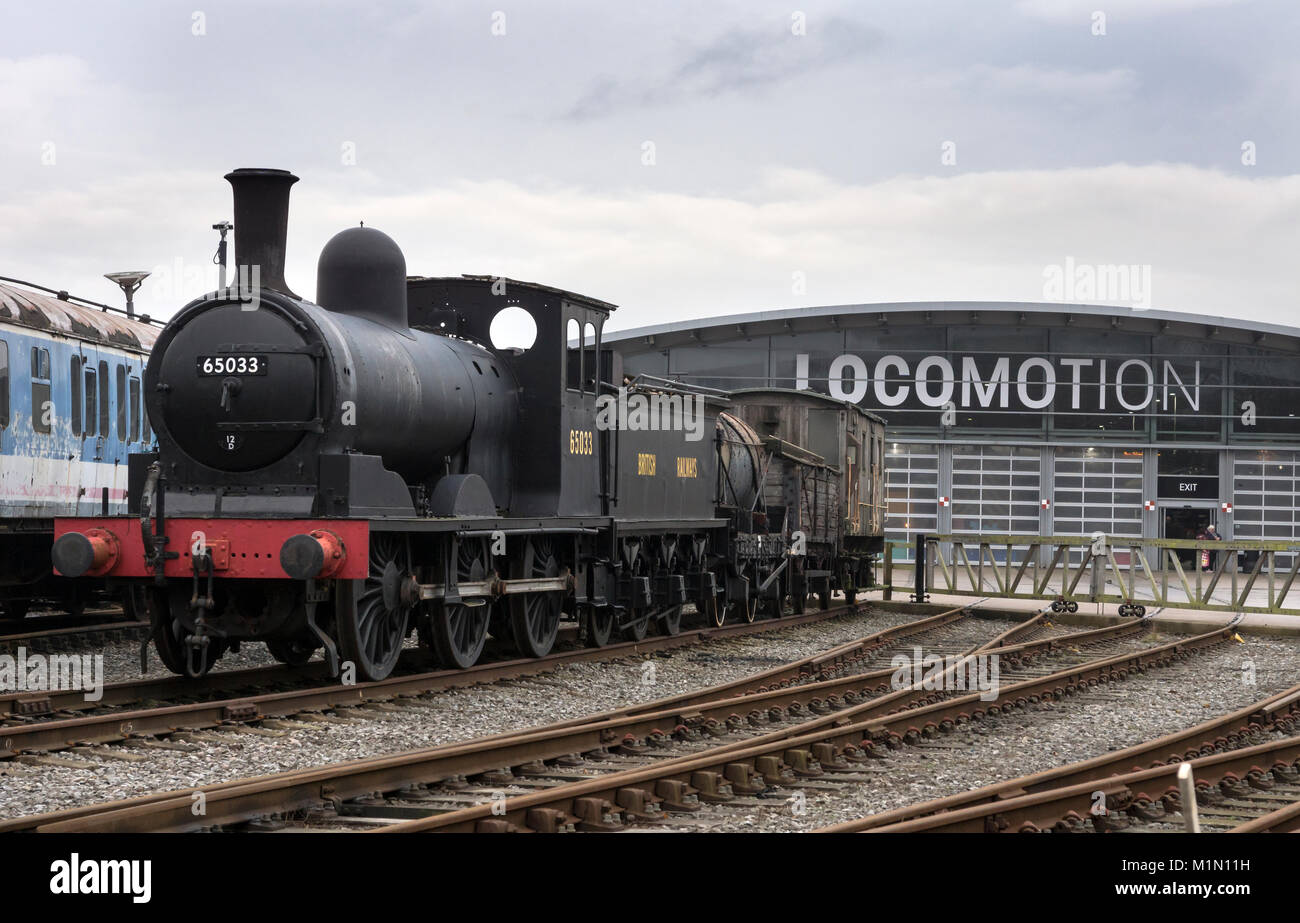 Locomotiva in attesa di restauro presso il Museo della ferrovia a Shildon Foto Stock