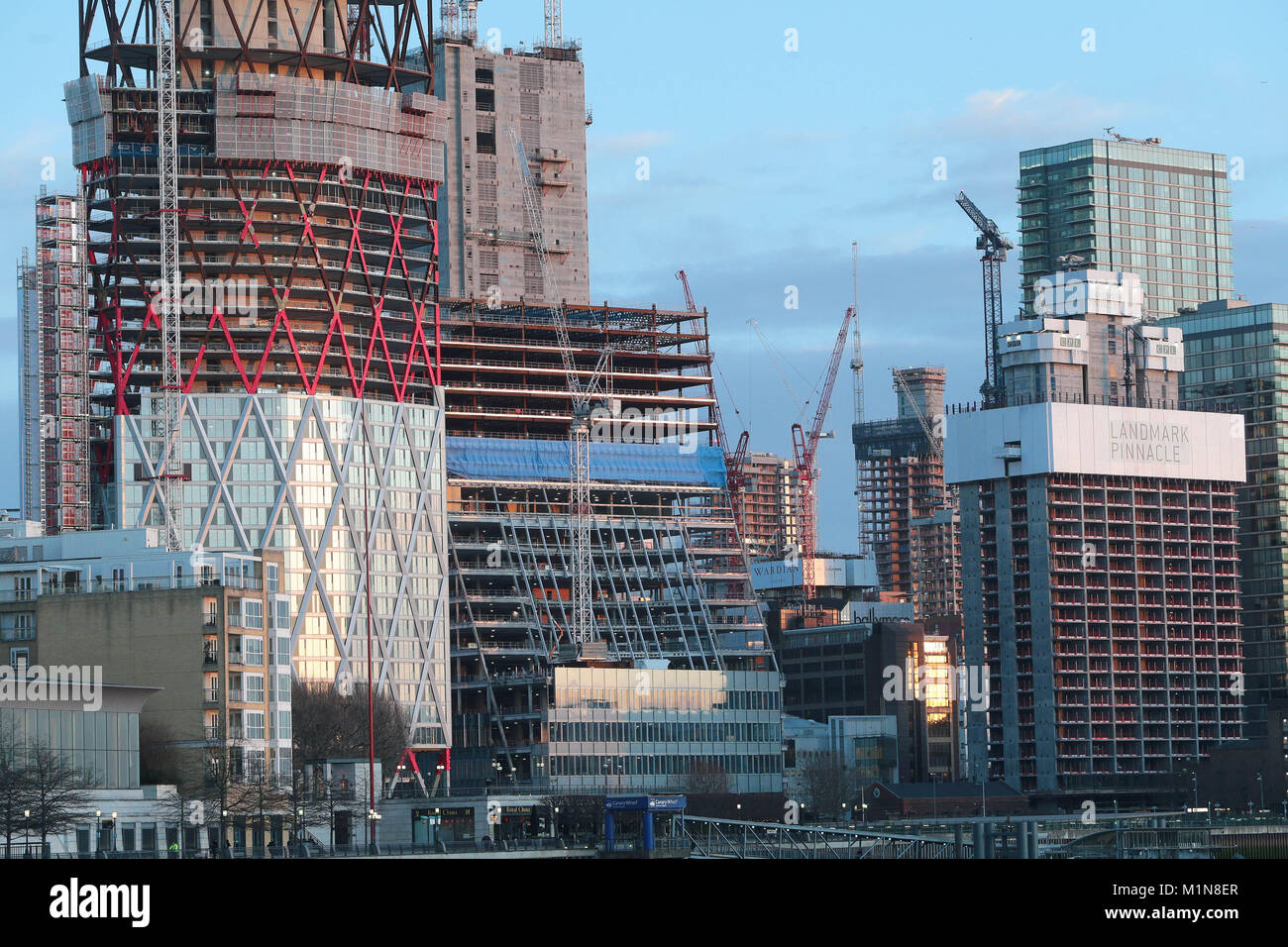 Siti di costruzione sul Canary Wharf Estate edificio torre alta blocchi. Foto Stock