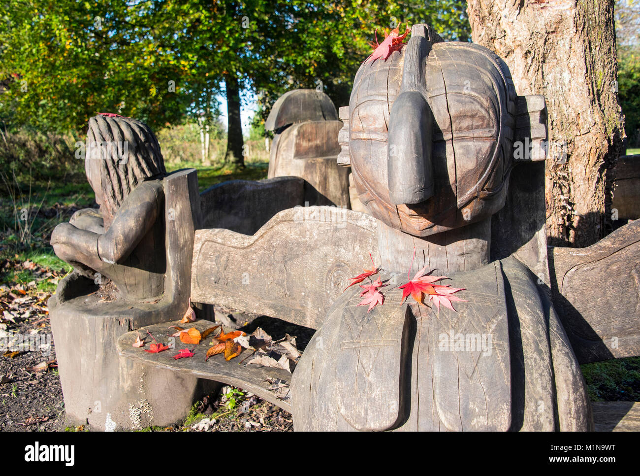 La mascherina africana panchina nel parco Auchinlea Glasgow, parte del 2014 Giochi del Commonwealth legacy. Foto Stock