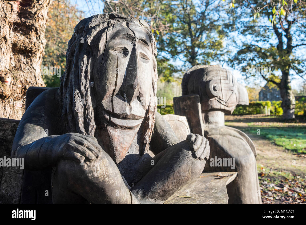 La mascherina africana panchina nel parco Auchinlea Glasgow, parte del 2014 Giochi del Commonwealth legacy. Foto Stock