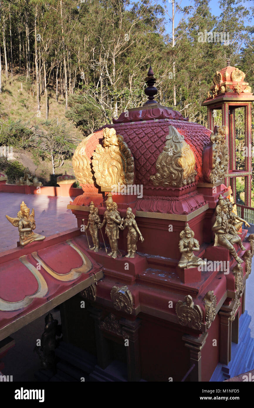 Sita Amman Tempio Seetha Eliya centrale Provincia dello Sri Lanka ha detto di essere il luogo dove Ravana detenute sita in cattività Il Ramayana oro statue del Signore Rama Foto Stock