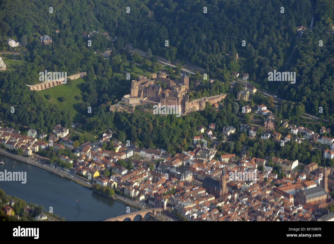 Veduta aerea ofHeidelberg con fiume Neckar e palazzo di Heidelberg Germania, settembre 01,2017 | Utilizzo di tutto il mondo Foto Stock
