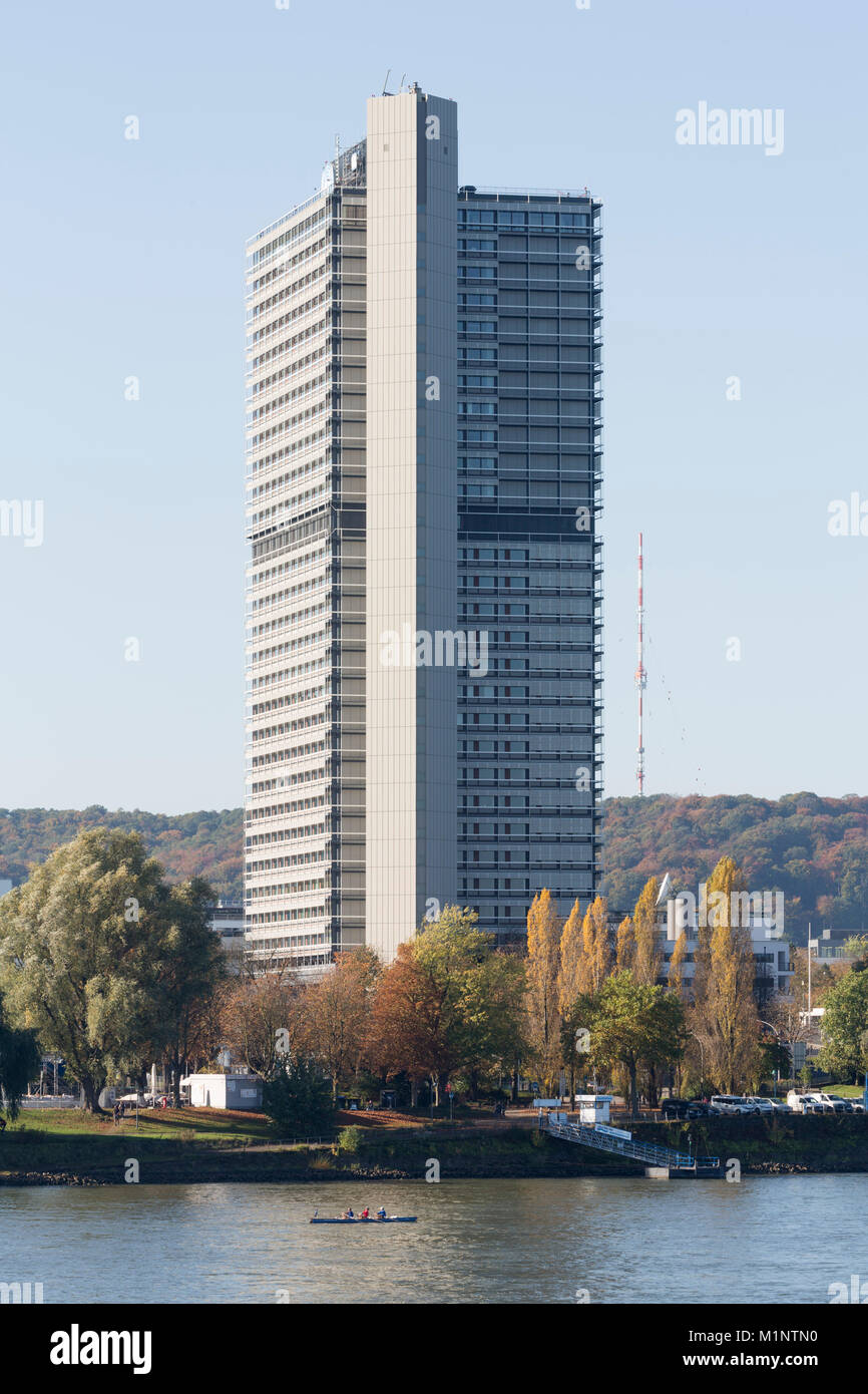 Bonn, Regierungsviertel (Bundesviertel, Parlamentsviertel), Ehemaliges Abgeordnetenhochhaus "Langer Eugen", 1966-1969 von Egon Eiermann erbaut, heute Foto Stock