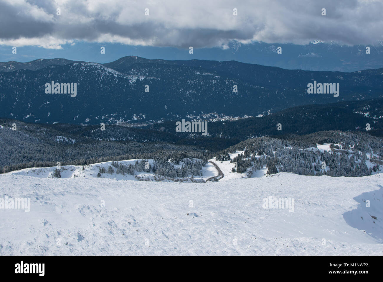Vista dalla montagna su un inverno mattina Foto Stock