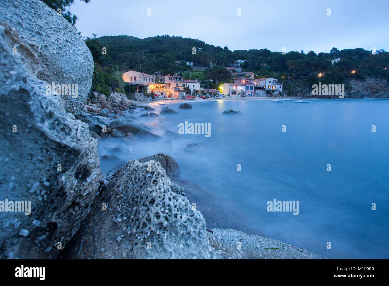 Il mare calmo al tramonto, Marina di Campo, Isola d'Elba, Provincia di Livorno, Toscana, Italia, Europa Foto Stock