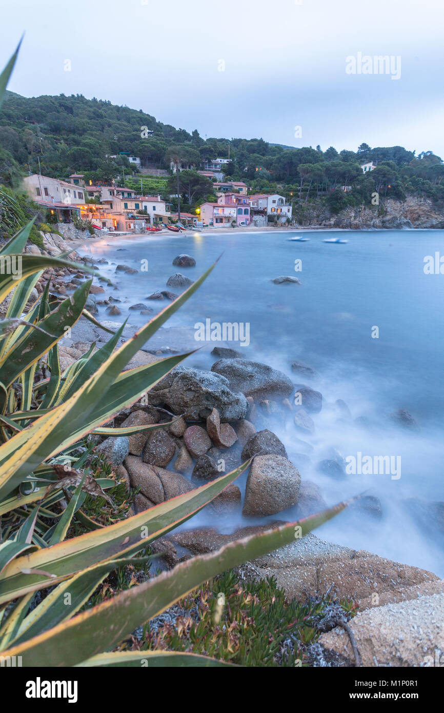 Mare Blu al tramonto, Marina di Campo, Isola d'Elba, Provincia di Livorno, Toscana, Italia, Europa Foto Stock