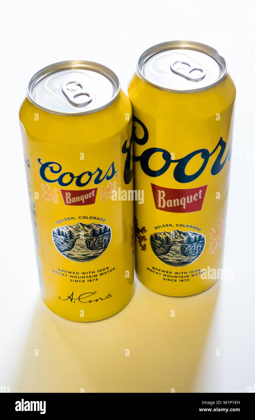 Due grandi lattine di Coors birra per banchetti Foto Stock