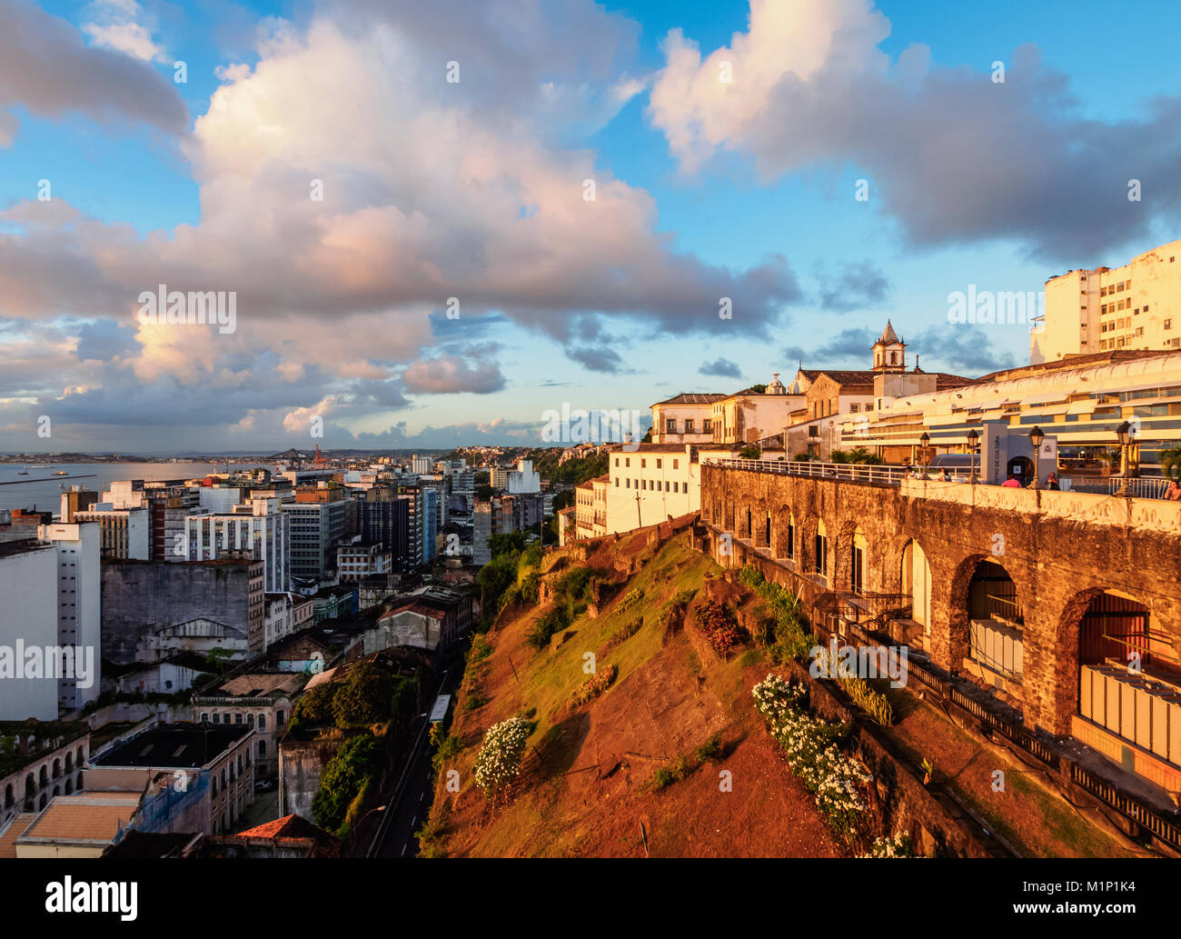 Città Vecchia al tramonto, Salvador, nello Stato di Bahia, Brasile, Sud America Foto Stock