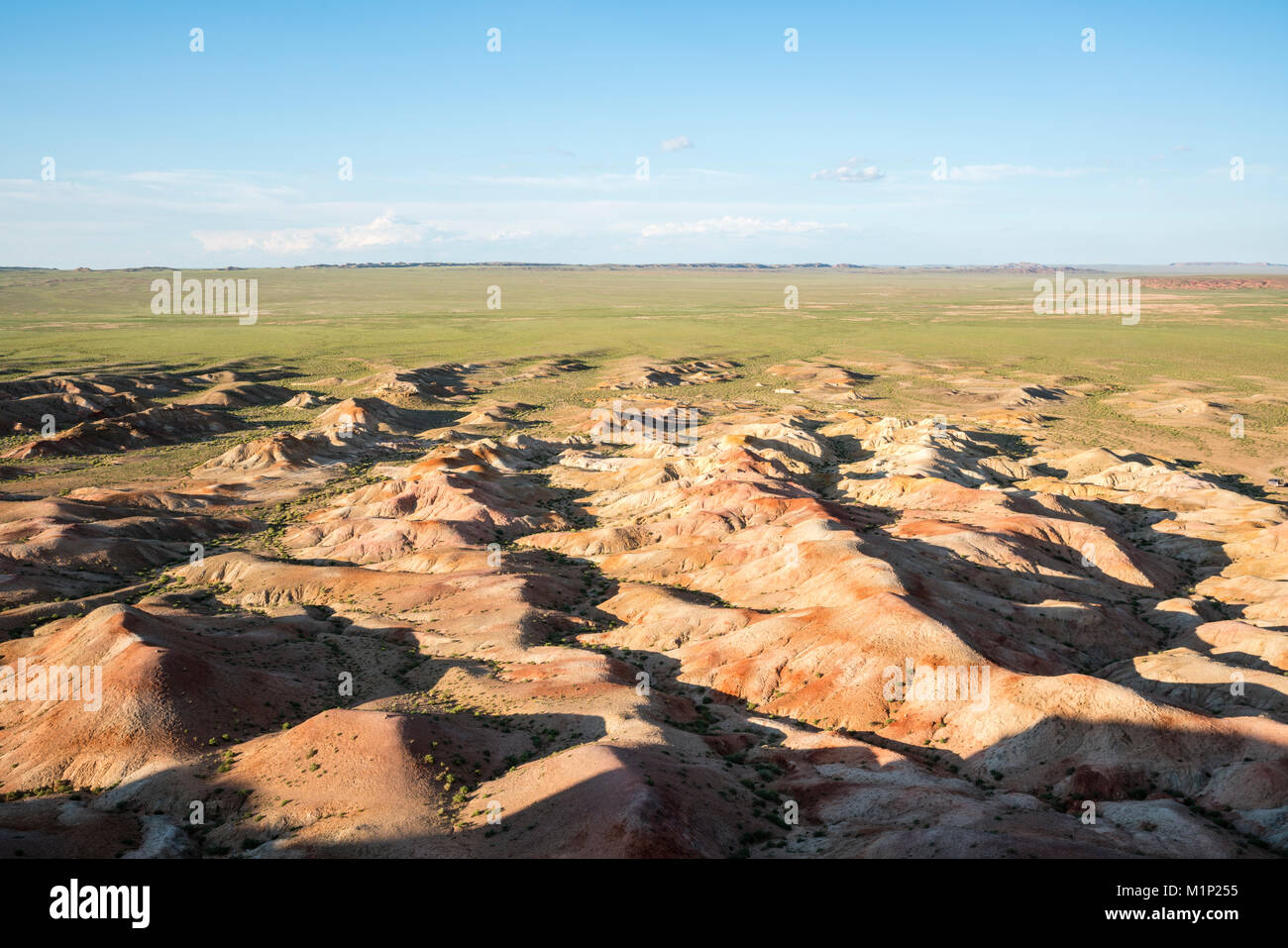 Stupa bianchi formazioni rocciose sedimentarie, Ulziit, Medio provincia Gobi, Mongolia, Asia Centrale, Asia Foto Stock