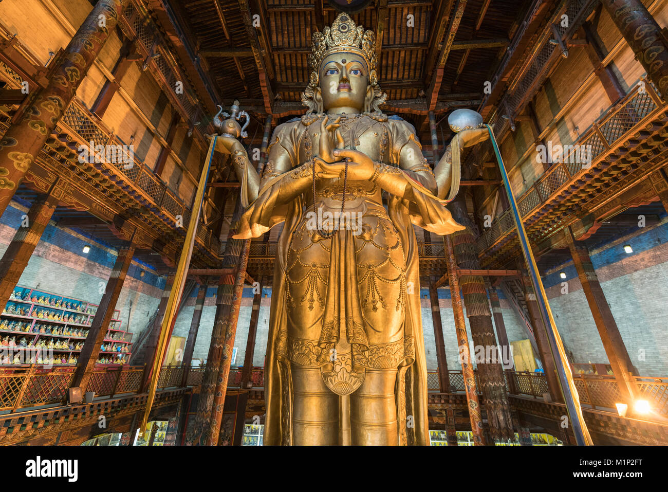 Avalokitesvara statua nel monastero Gandan, Ulan Bator, Mongolia, Asia Centrale, Asia Foto Stock