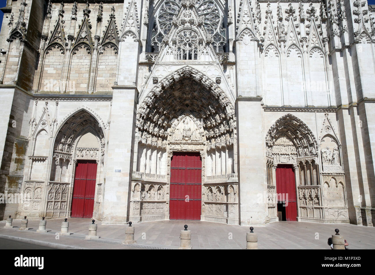 Fronte ovest di Auxerre cattedrale dedicata a Santo Stefano, Yonne, Borgogna, in Francia, in Europa Foto Stock