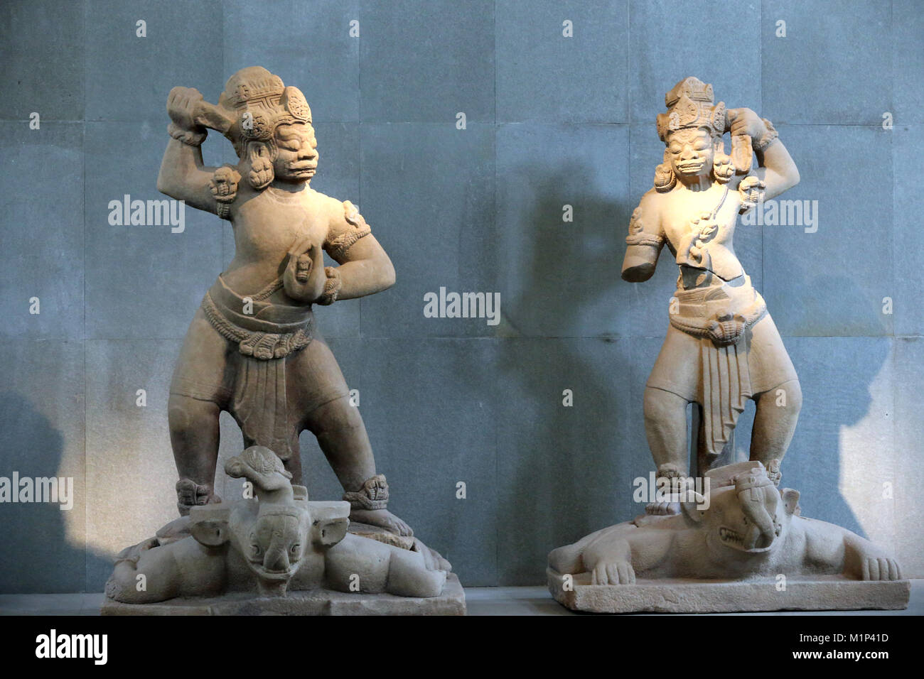 Semidio custodendo il gateway, risalente al X secolo, il museo di scultura a Cham, Danang, Vietnam, Indocina, Asia sud-orientale, Asia Foto Stock