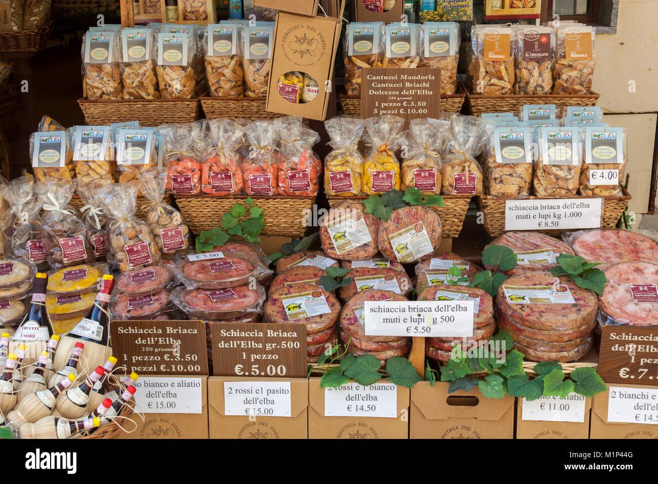 Negozio di vini locali e di prodotti alimentari, di Marina di Campo, Isola d'Elba, Provincia di Livorno, Toscana, Italia, Europa Foto Stock