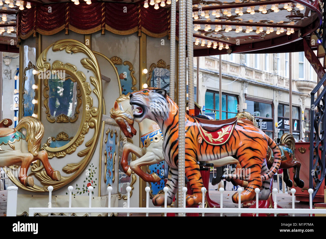 Giostra nel quartiere dello shopping, Cardiff, Galles Foto Stock