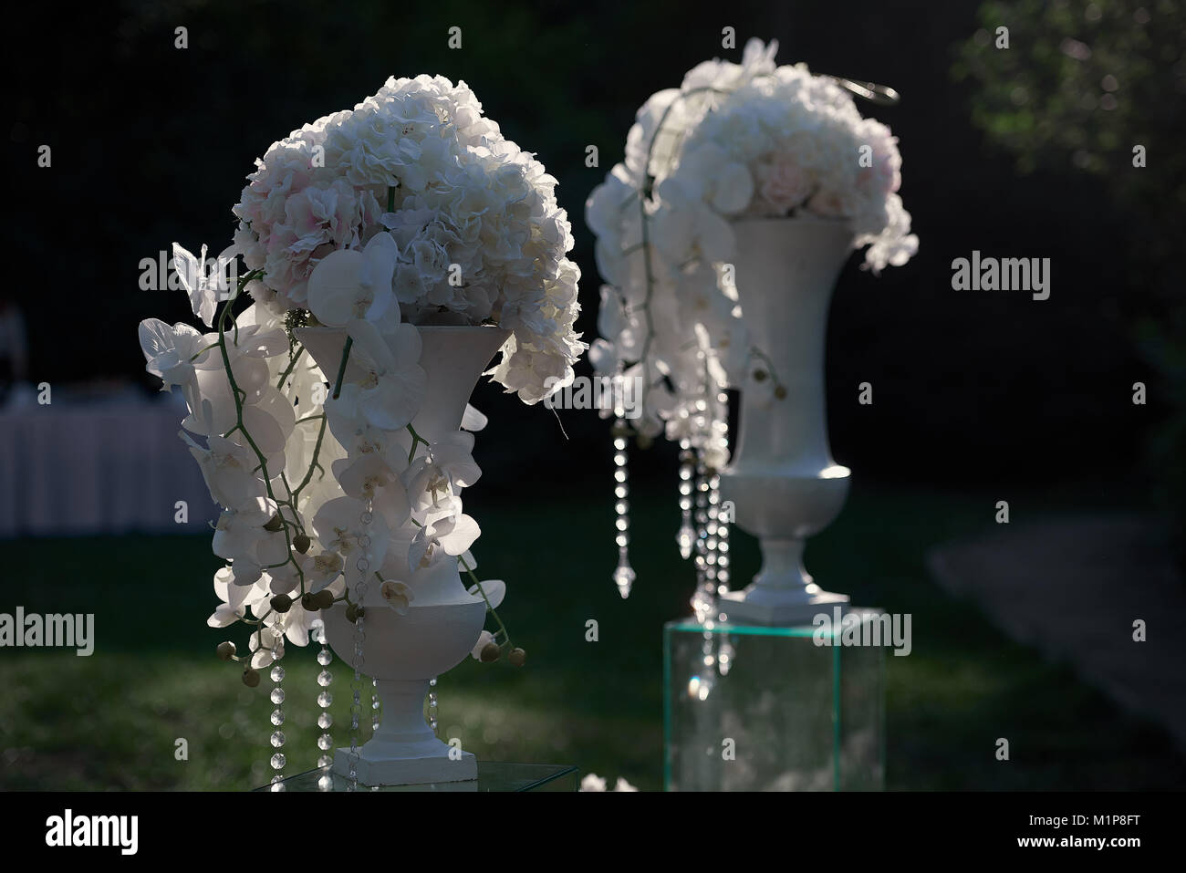 Wedding decorazioni interne di fiori bianchi Foto Stock