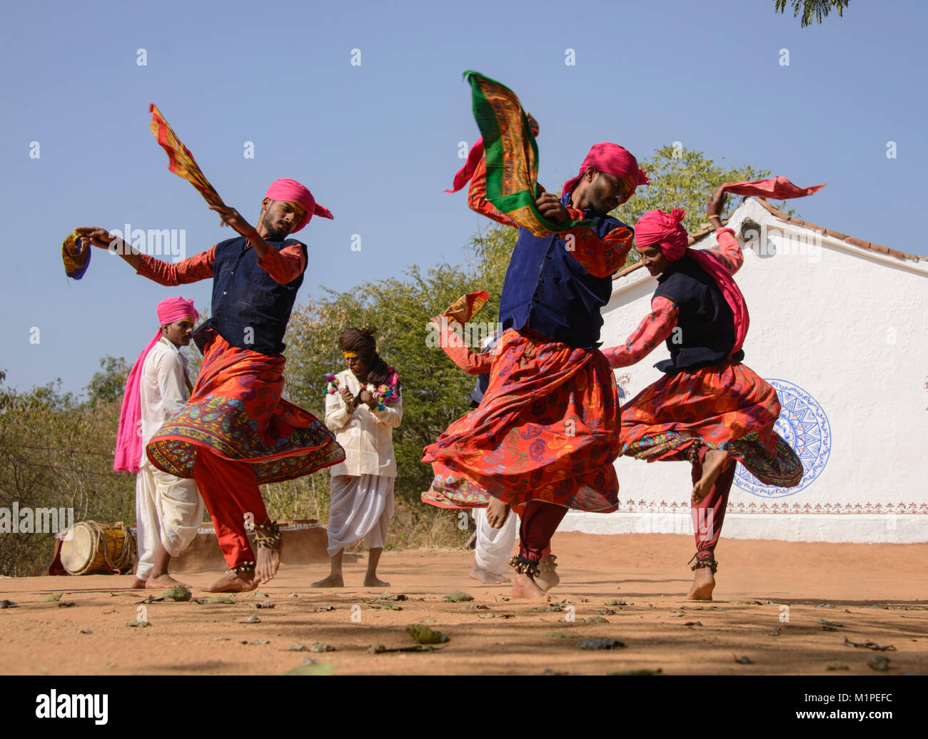 Ballerini tradizionali a Shilpgram Arts Festival, Rajasthan, India Foto Stock