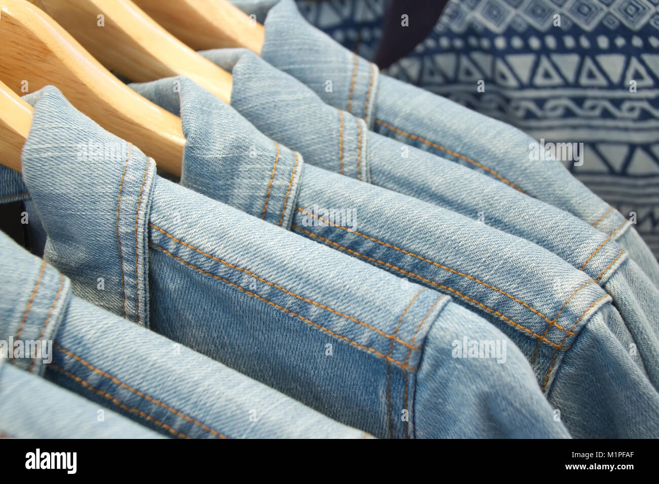 Camicie di jeans immagini e fotografie stock ad alta risoluzione - Alamy