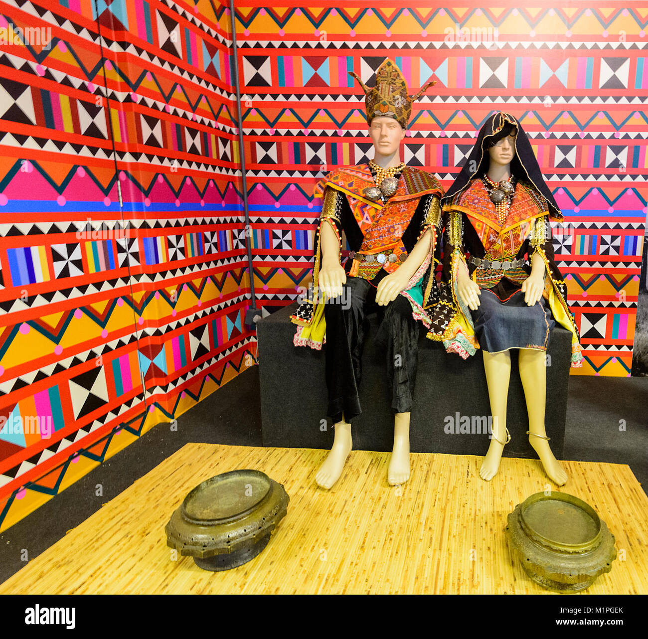 Giovane vestito per un Dusun Tindal matrimonio al Muzium Sabah, Kota Kinabalu, Sabah Borneo, Malaysia Foto Stock