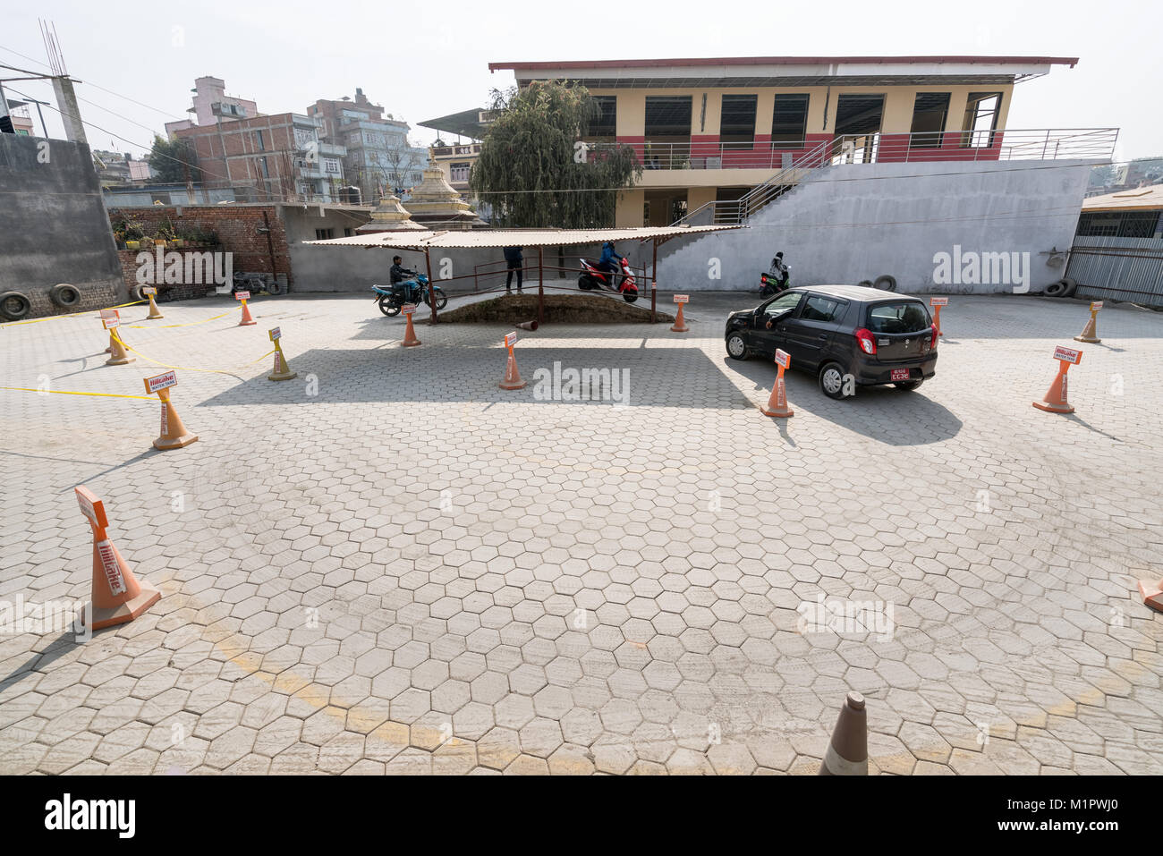 Una scuola di guida vicino Thamel a Kathmandu, Nepal Foto Stock