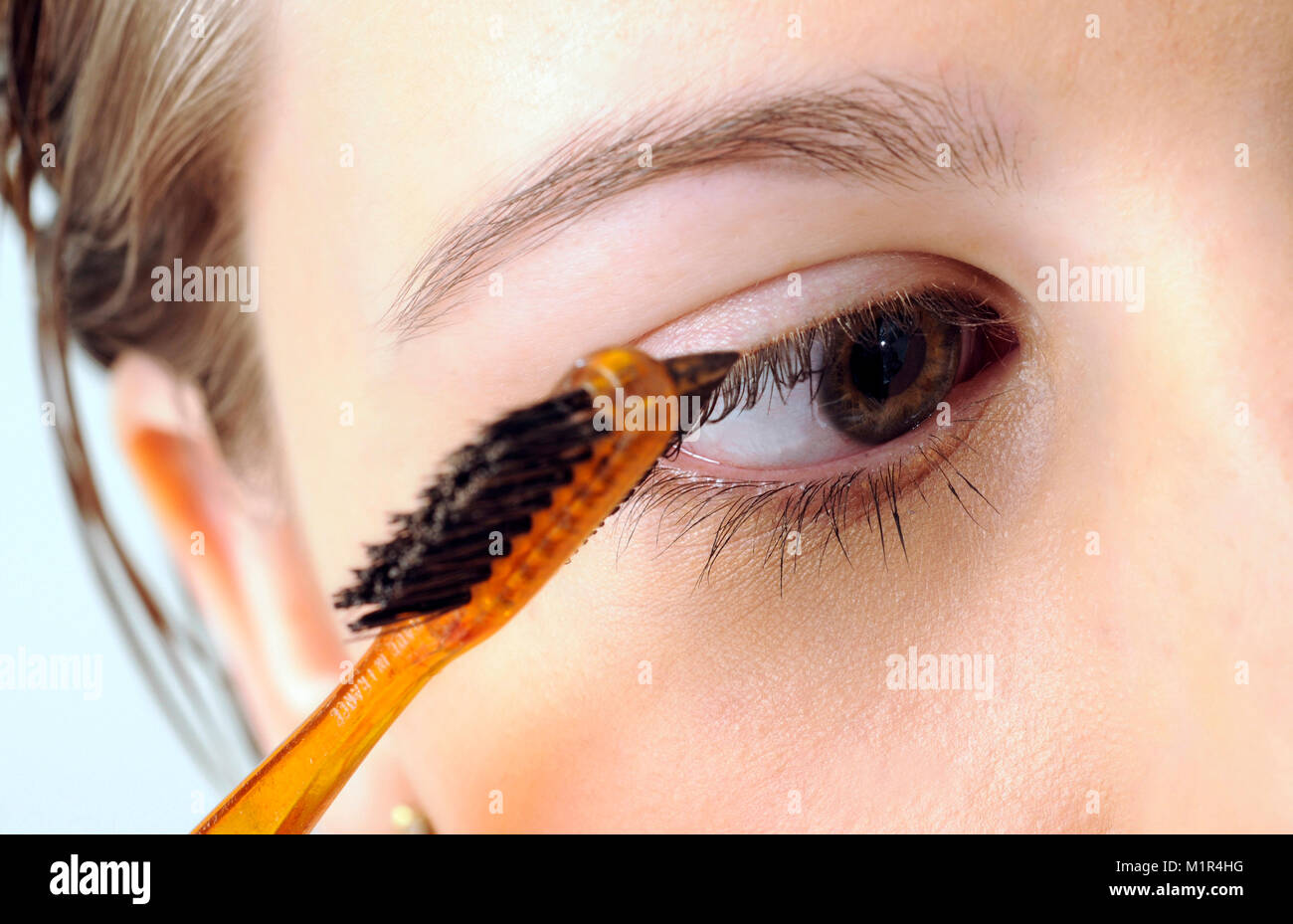 Applicare il make-up Foto Stock