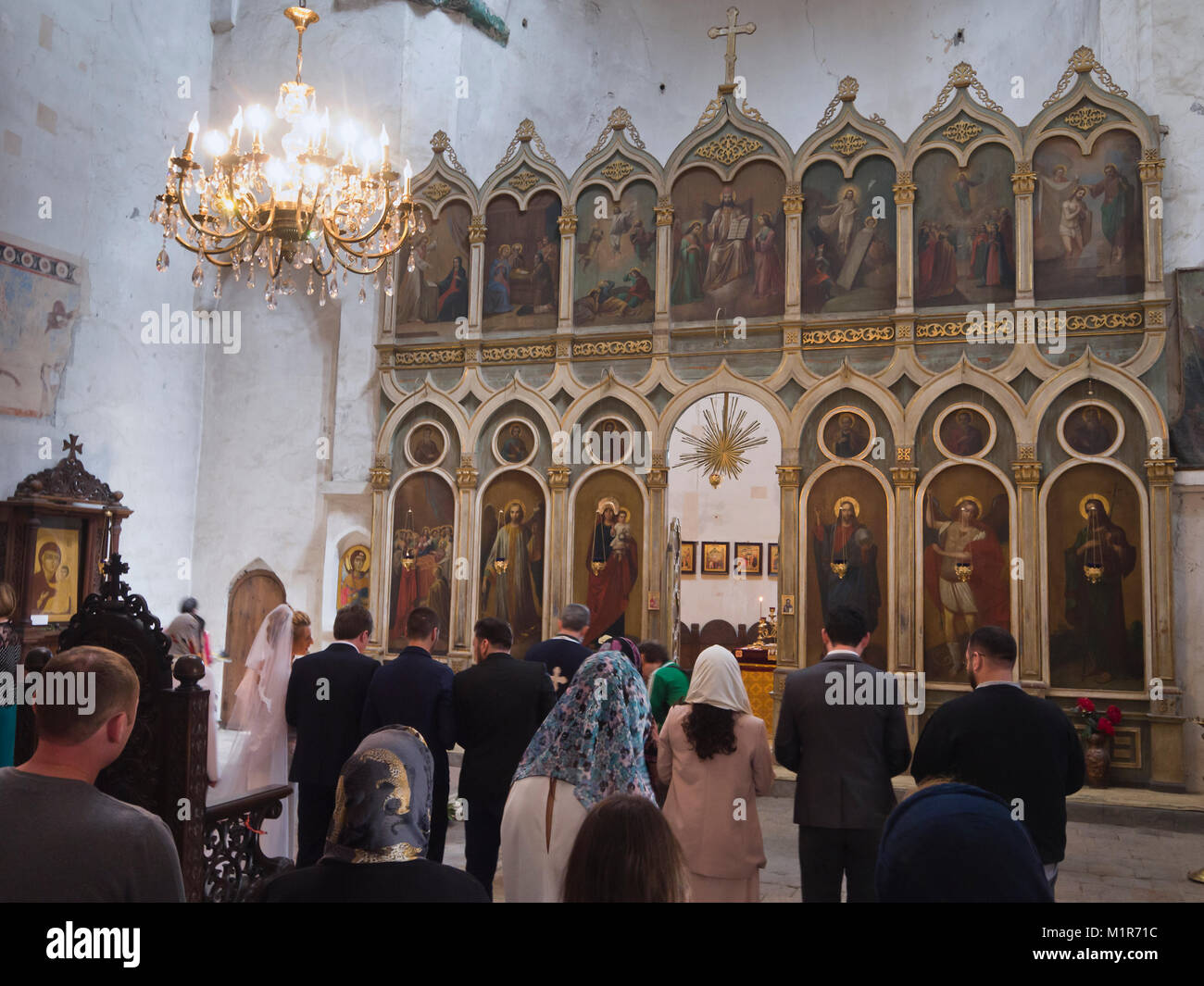 Fortezza di Ananuri, un castello medievale e la sede della locale eristavis (Duchi) in alto Caucaso in Georgia, matrimonio nella chiesa della Madre di Dio Foto Stock