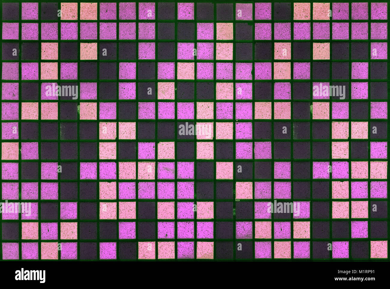 Background: piccolo bagno con mosaici di piastrelle / effetto negativo Foto Stock