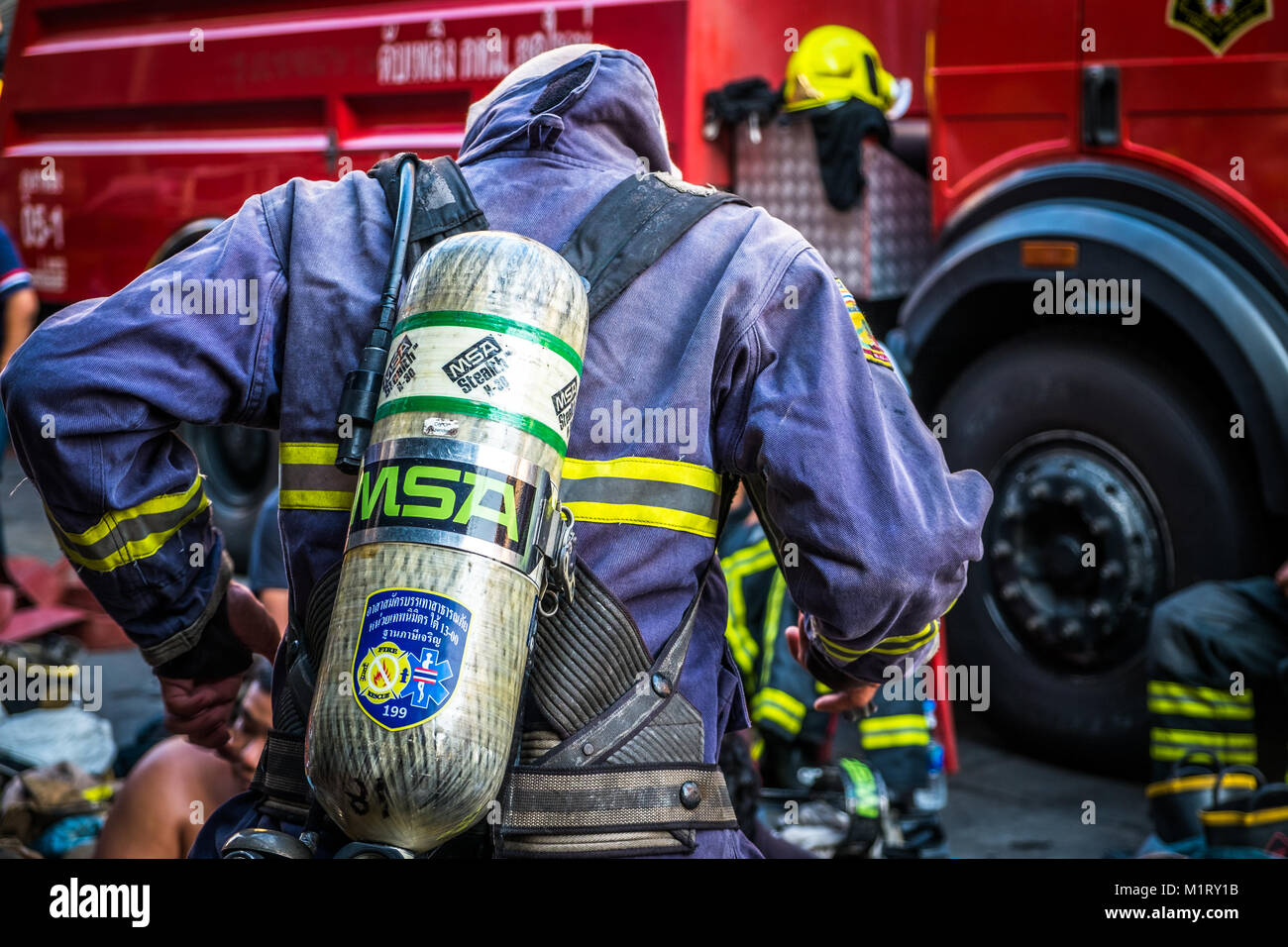 Tailandia Bangkok - 29 Gennaio 2018 : i Vigili del Fuoco si preparano a lavorare,l'incendio al mercato Sampheng. Foto Stock