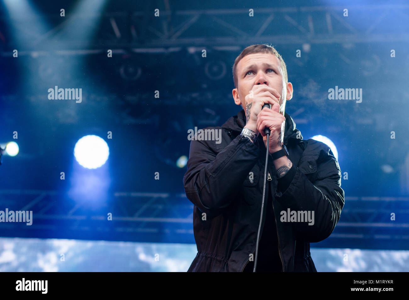 Norvegia, Bergen - 17 giugno 2017. Il Norvegese musicista, cantante e cantautore Giovanni Olav Nilsen esegue un concerto dal vivo con la sua band Nordsjøen durante il norvegese music festival Bergenfest 2017 a Bergen. Foto Stock