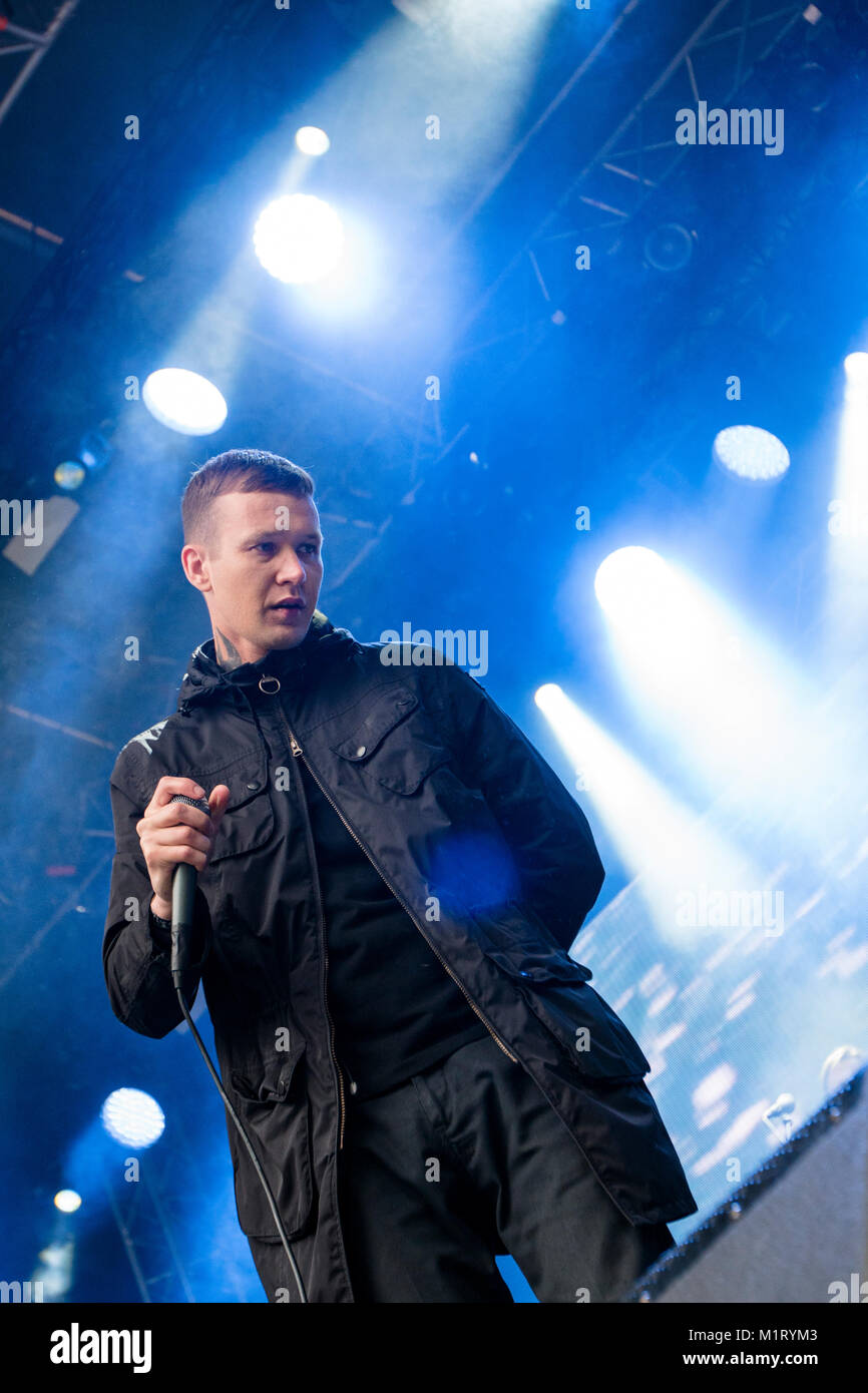 Norvegia, Bergen - 17 giugno 2017. Il Norvegese musicista, cantante e cantautore Giovanni Olav Nilsen esegue un concerto dal vivo con la sua band Nordsjøen durante il norvegese music festival Bergenfest 2017 a Bergen. Foto Stock