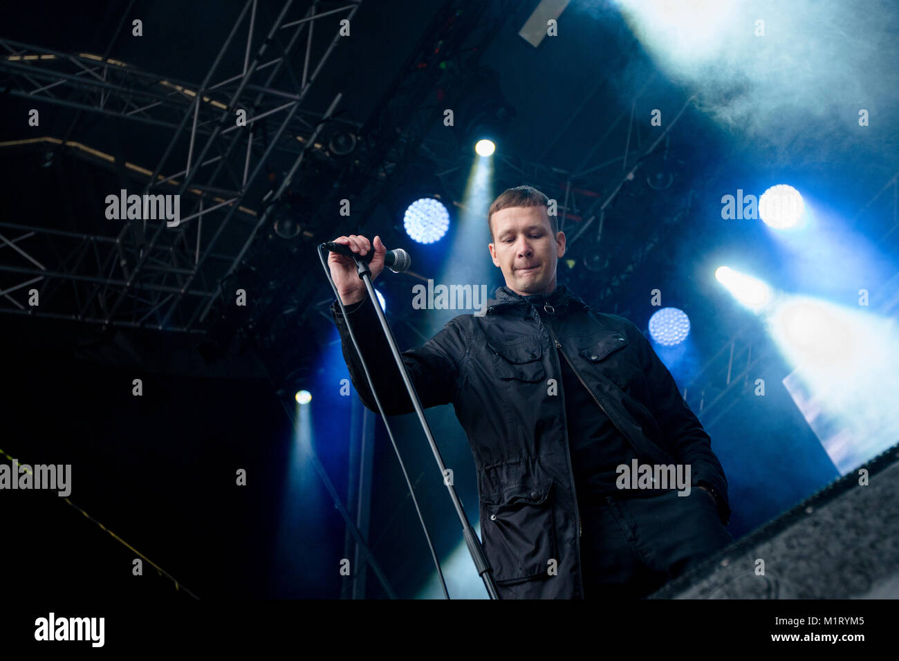 Norvegia, Bergen - 17 giugno 2017. Il Norvegese musicista, cantante e cantautore Giovanni Olav Nilsen esegue un concerto dal vivo con la sua band Nordsjøen durante il norvegese music festival Bergenfest 2017 a Bergen. Foto Stock