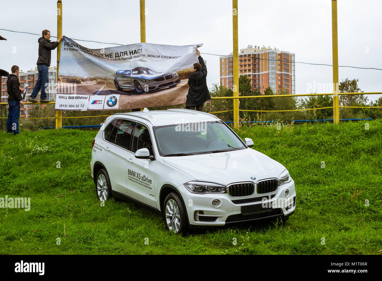 San Pietroburgo, Russia - 16 Settembre 2017: automobili BMW 5, 3, 6, X3, X5, X6 serie per auto da rally tedesco gli amanti del costruttore bavarese BMW. Caso BMW Me Foto Stock