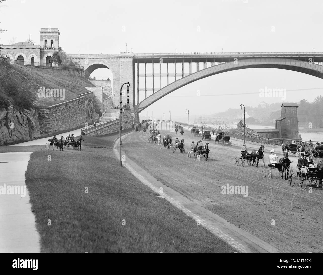 La Speedway guardando a Nord di Washington Bridge, la città di New York, New York, Stati Uniti d'America, Detroit Publishing Company, 1905 Foto Stock