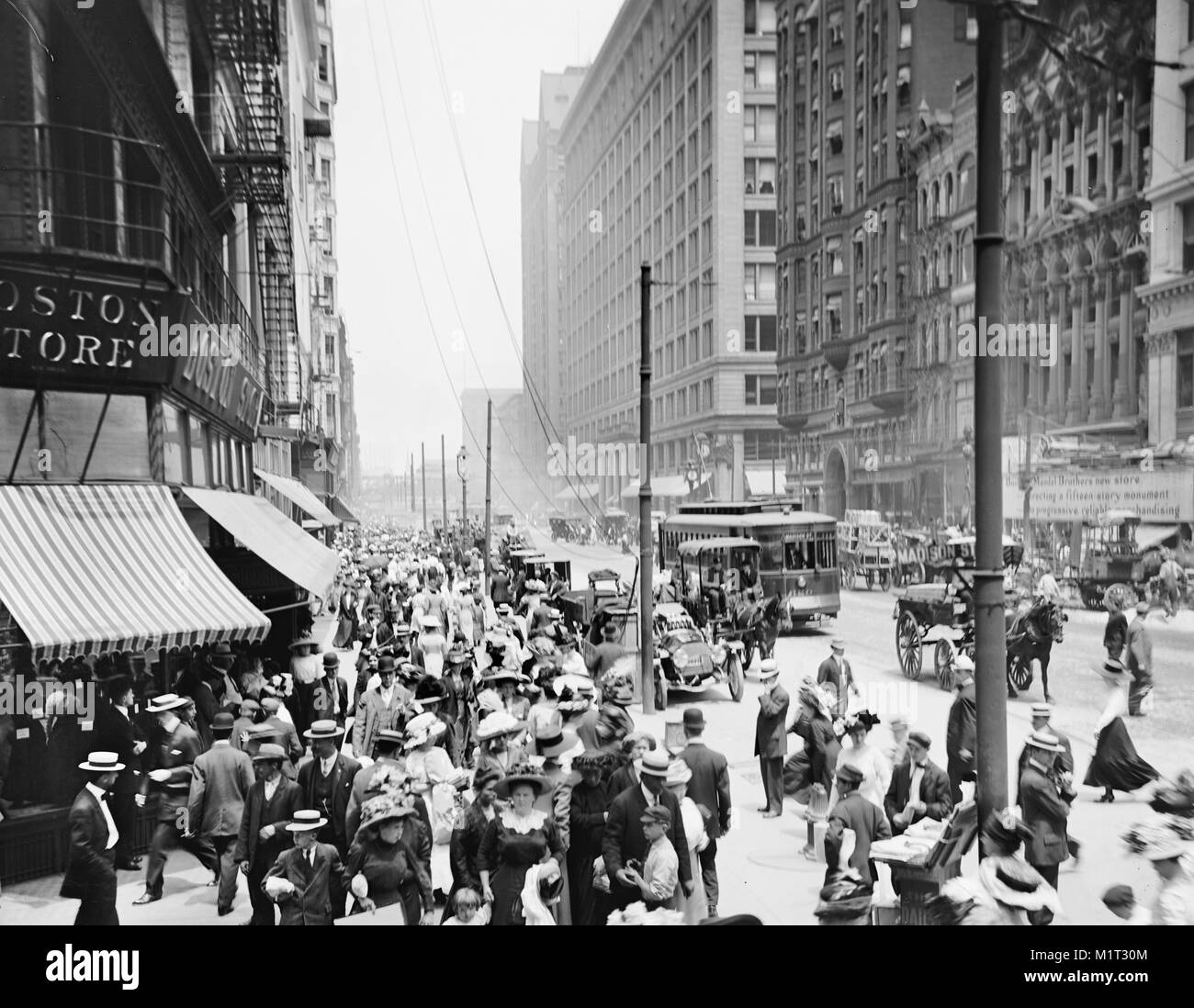 Strada trafficata scena, vista di State Street a nord da Madison Street, Chicago, Illinois, Stati Uniti d'America, Detroit Publishing Company, inizio 1910's Foto Stock