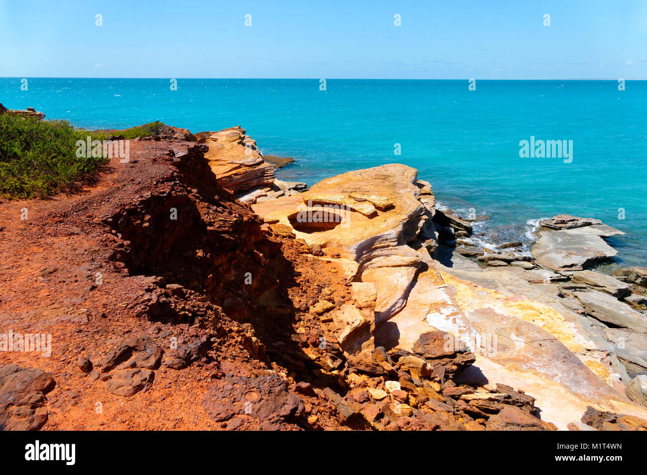 Asciugare blowhole, tubo acqua formazioni, Minyirr-Gantheaume punto, Broome, West Kimberley, Australia occidentale Foto Stock
