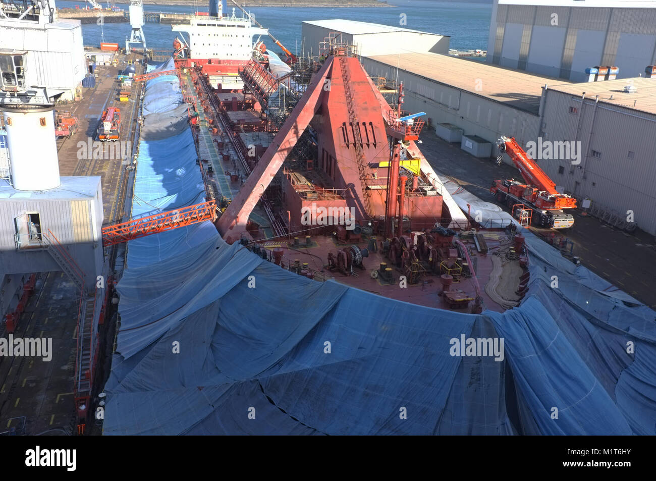 Una nave in lavorazione in corrispondenza di Pendennis Shipyard. Foto Stock