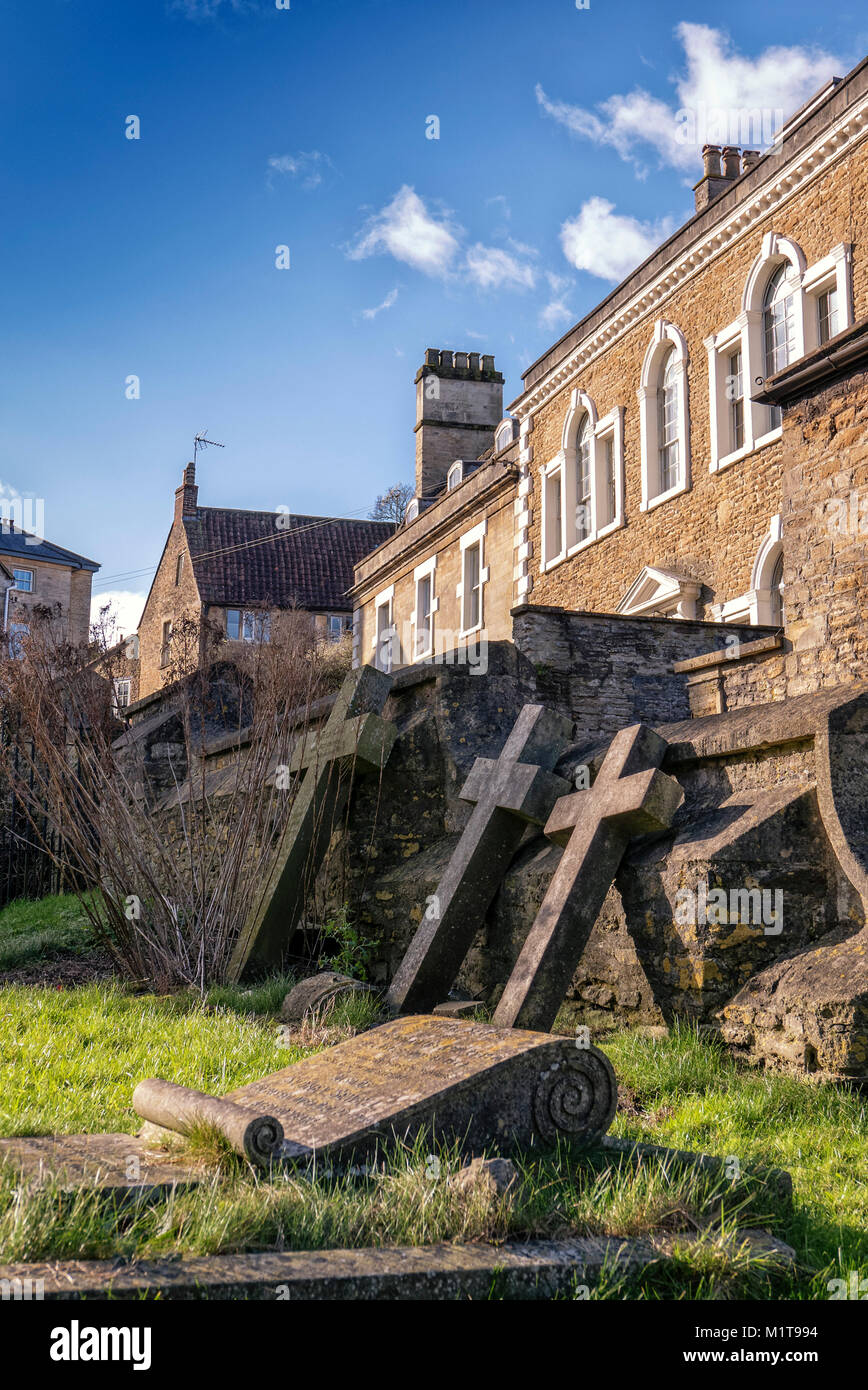 Vista di St John's Churchy cimitero con Oriel Lodge e Argyll Casa dolce Street, Frome, Somerset, Inghilterra, Regno Unito Foto Stock