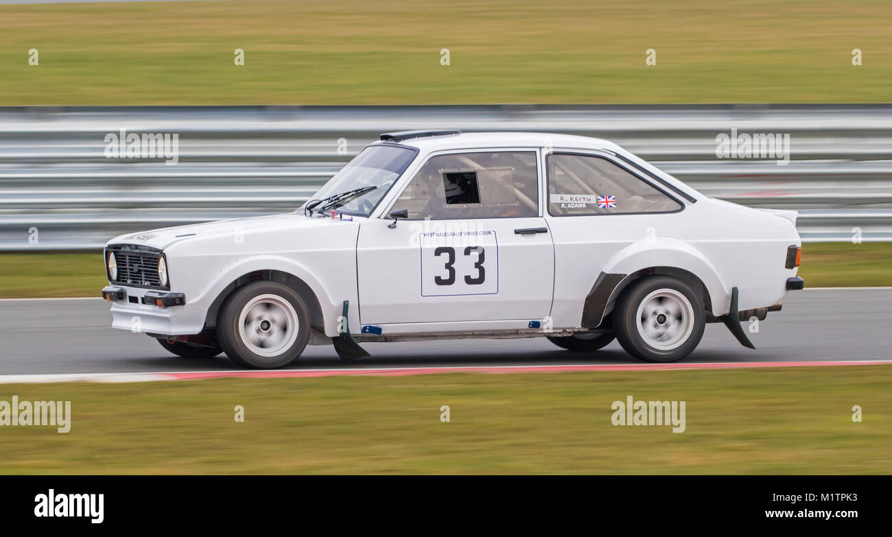 Ford Escort 2 litro con driver Robin Adams e co-driver Ray Keith al Motorsport News circuito Rally Championship, Snetterton, Norfolk, Regno Unito. Foto Stock