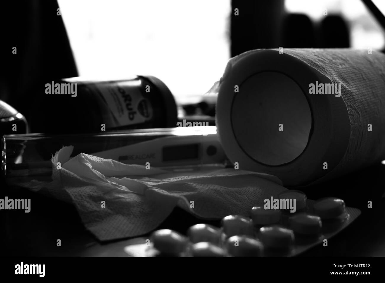 Pillole, carta e termometro, trattamento a freddo Foto Stock