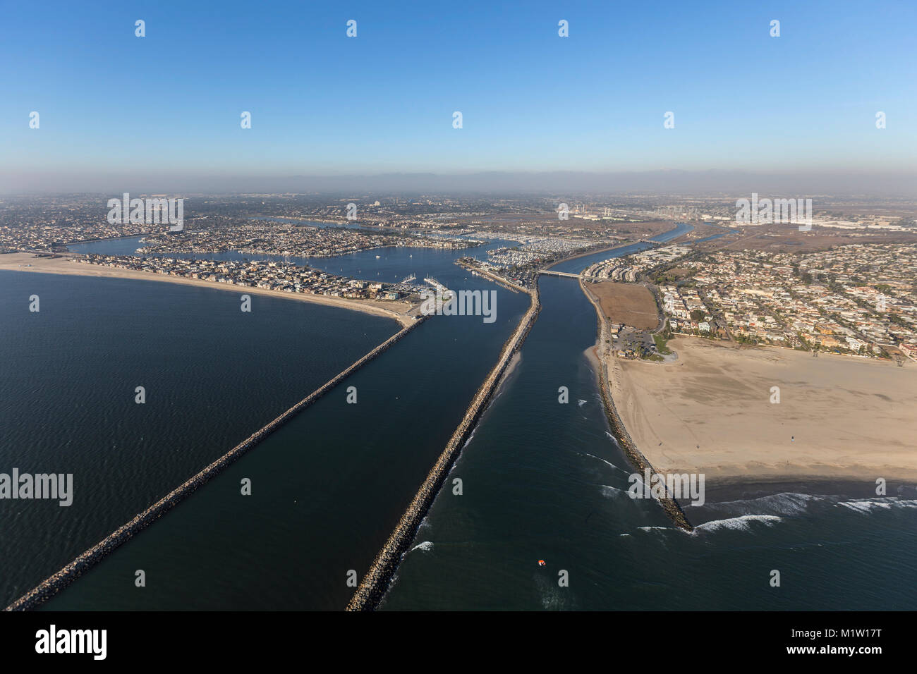 Vista aerea di Alamitos Bay e la fine della San Gabriel river a Long Beach, California. Foto Stock