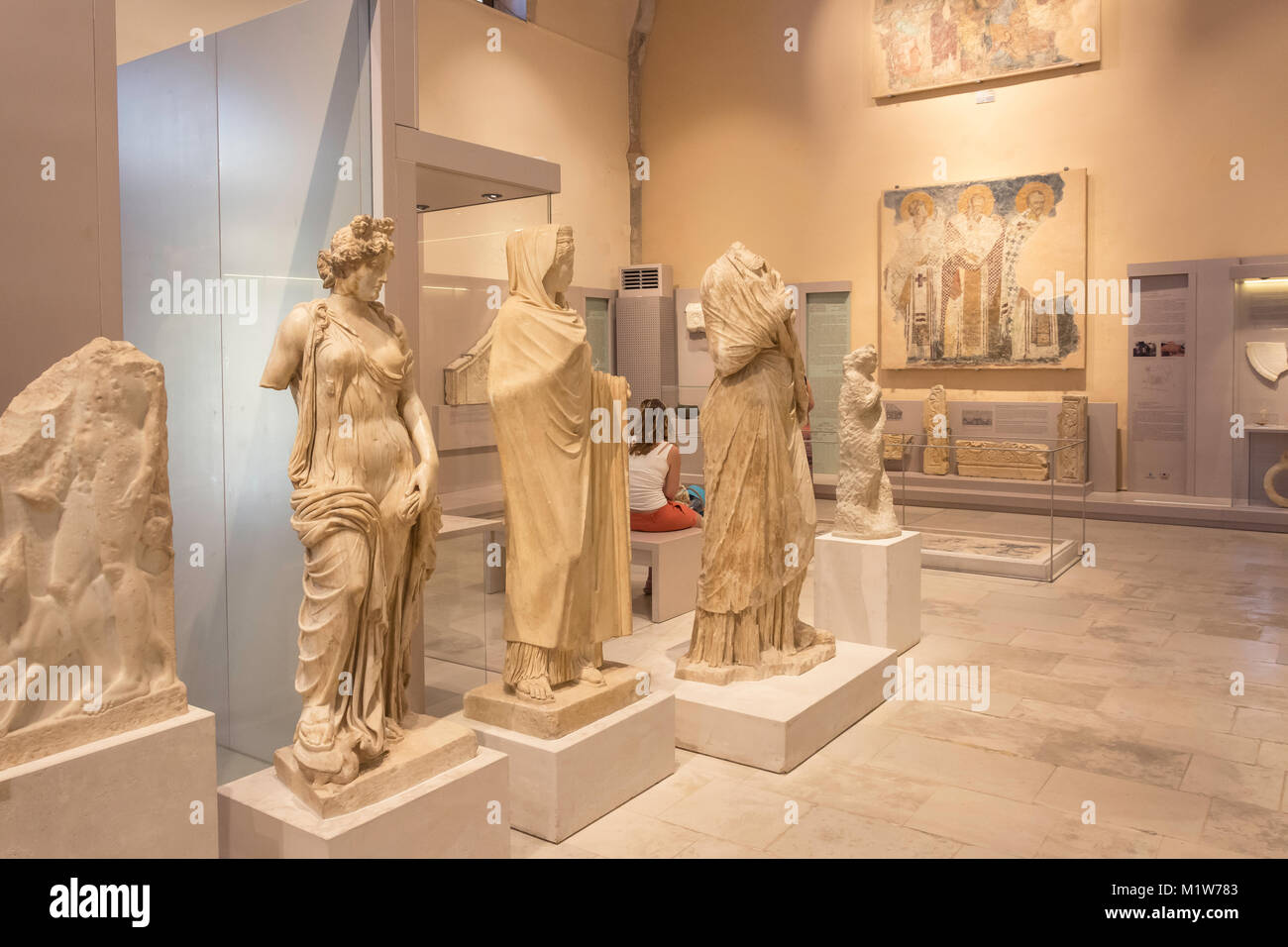 Antiche statue in marmo ed affreschi al suo interno il Museo Archeologico di Rethymno, Città Vecchia, Rethymnon (RETHIMNO, CRETA (Kriti), Grecia Foto Stock