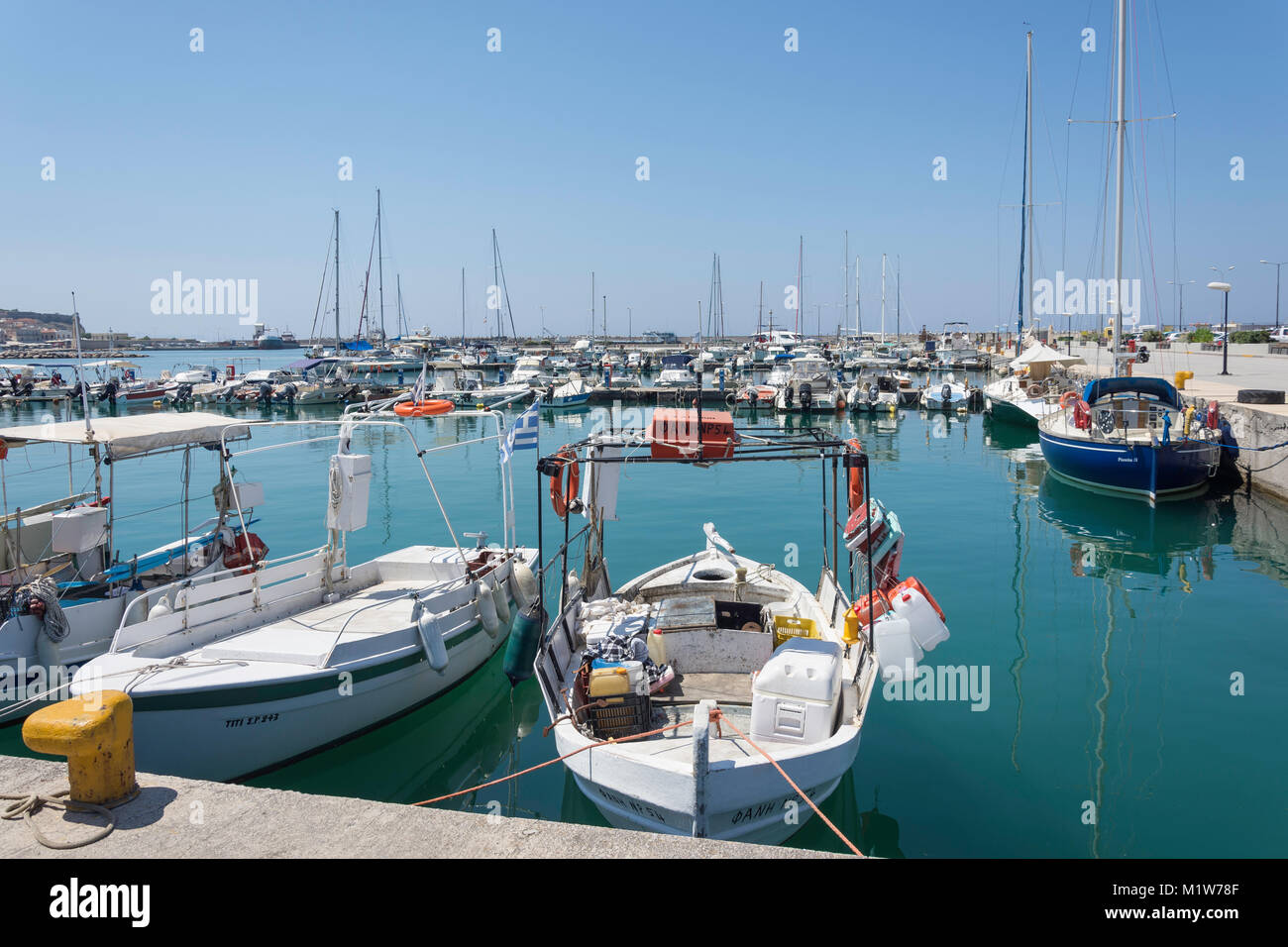 Barche da pesca in Rethymnon Marina, Rethymnon (Rethimno), Regione di Rethimno, Creta (Kriti), Grecia Foto Stock