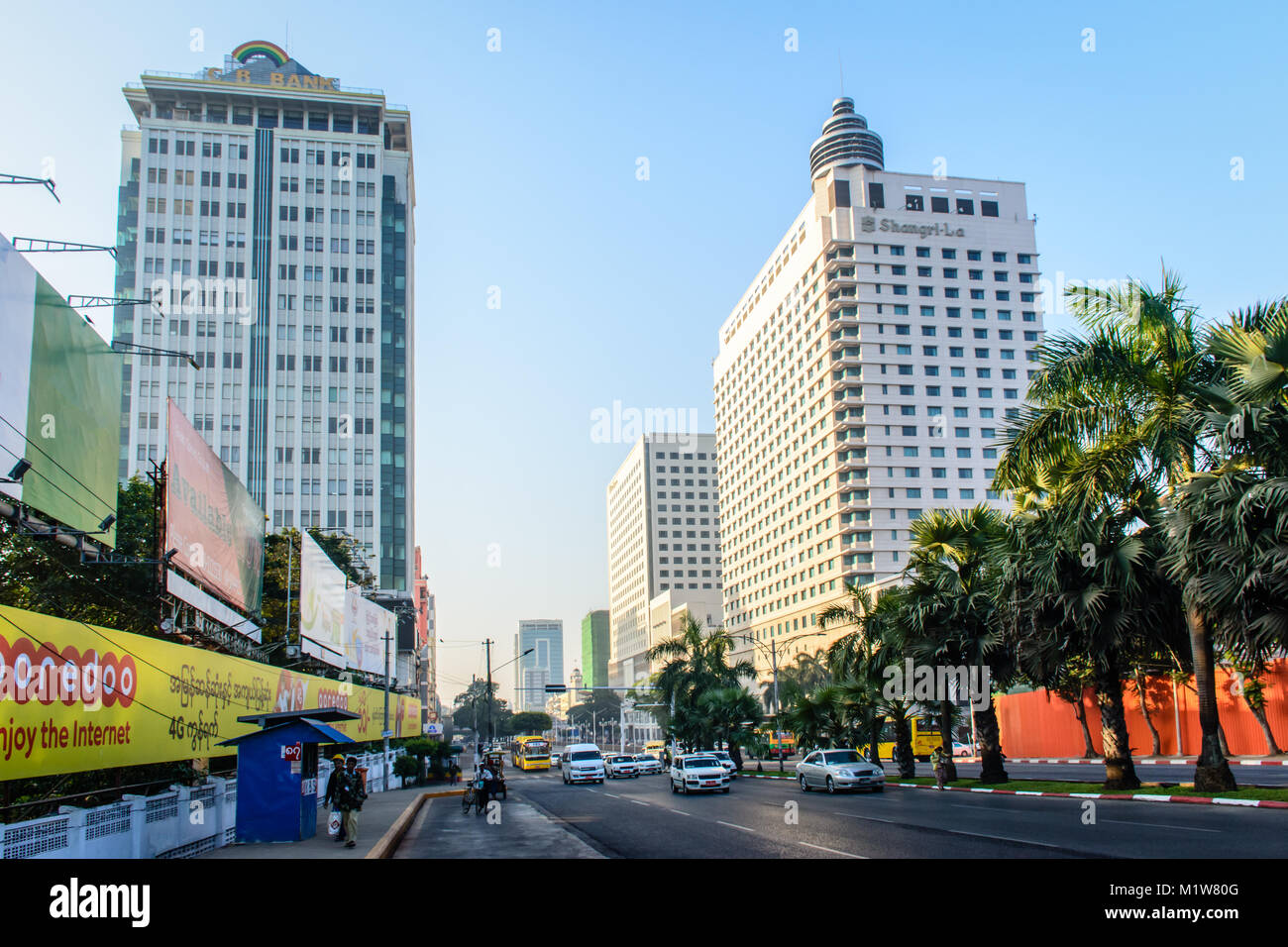 Area del centro di Yangon, Sule Pagoda Road, Myanmar, Feb-2018 Foto Stock