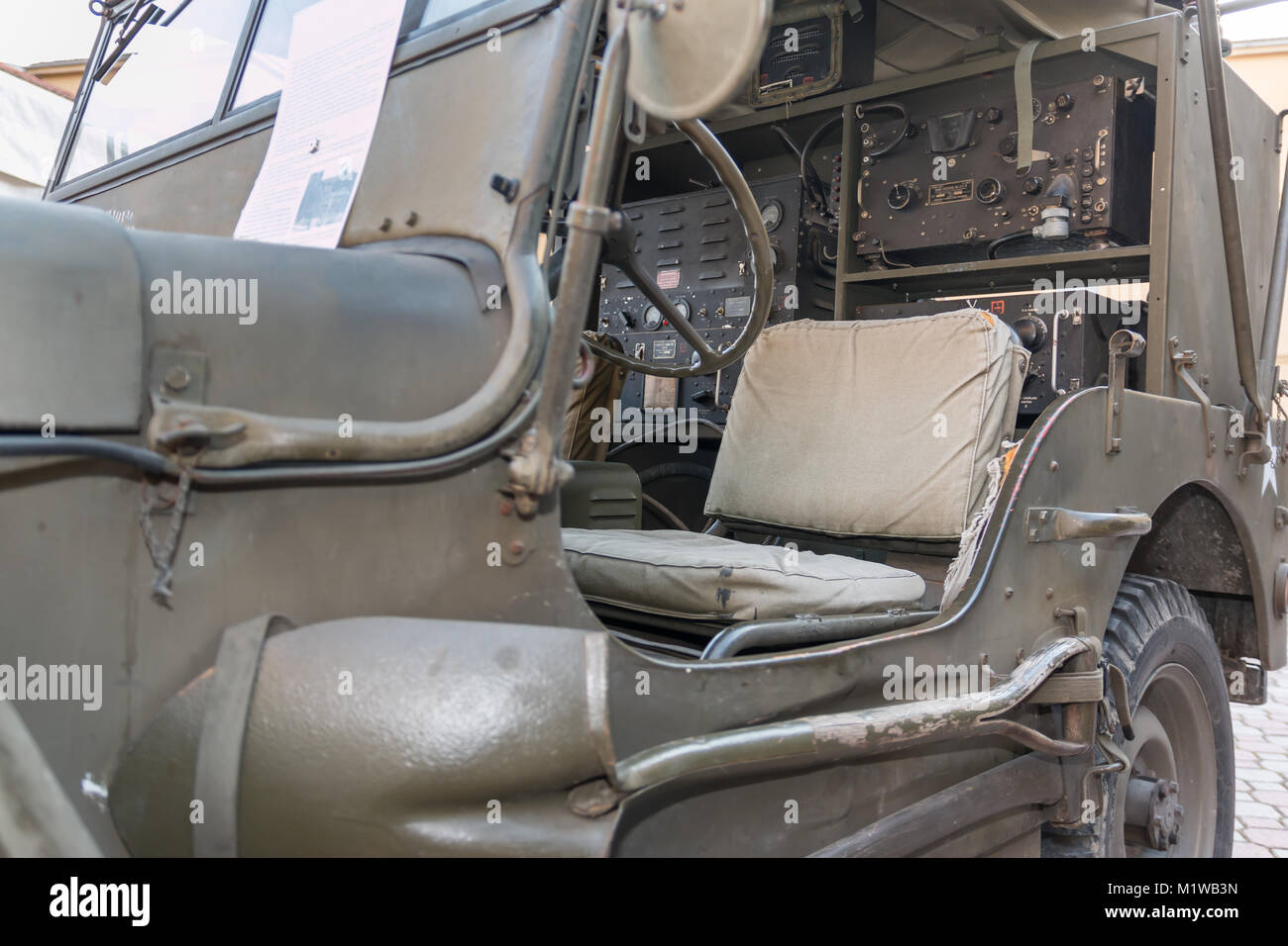 Vista ingrandita del veicolo militare di interni per le comunicazioni radio dalla II guerra mondiale Foto Stock